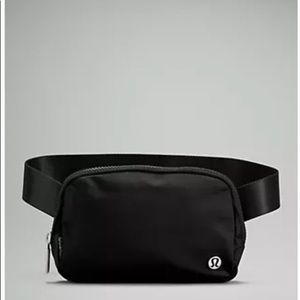 Lululemon everywhere belt bag - black NWT